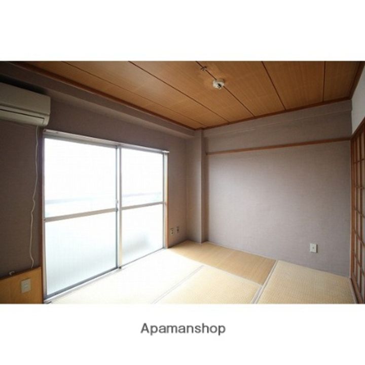 オイゼンビルの居間