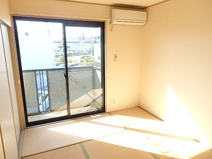 コーポ月山の居間