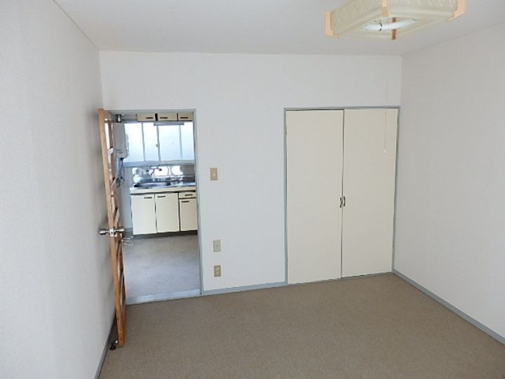 八木山ハイツ(西側)の居間