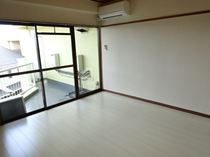 六丁の目マンションの居間