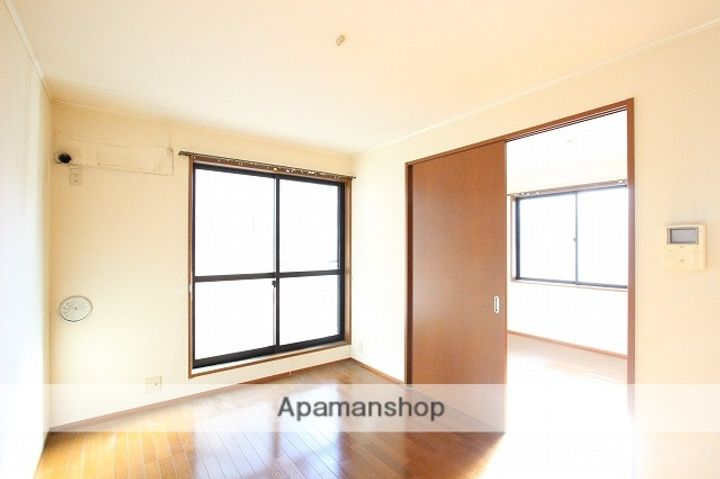 コーポスズキ中倉の居間