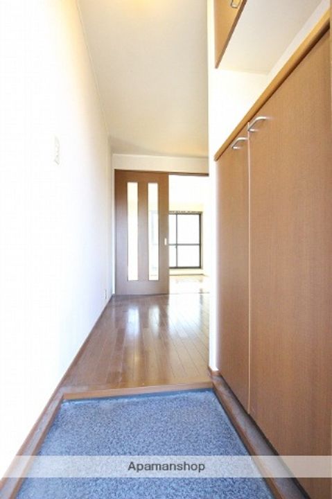 コーポスズキ中倉の玄関