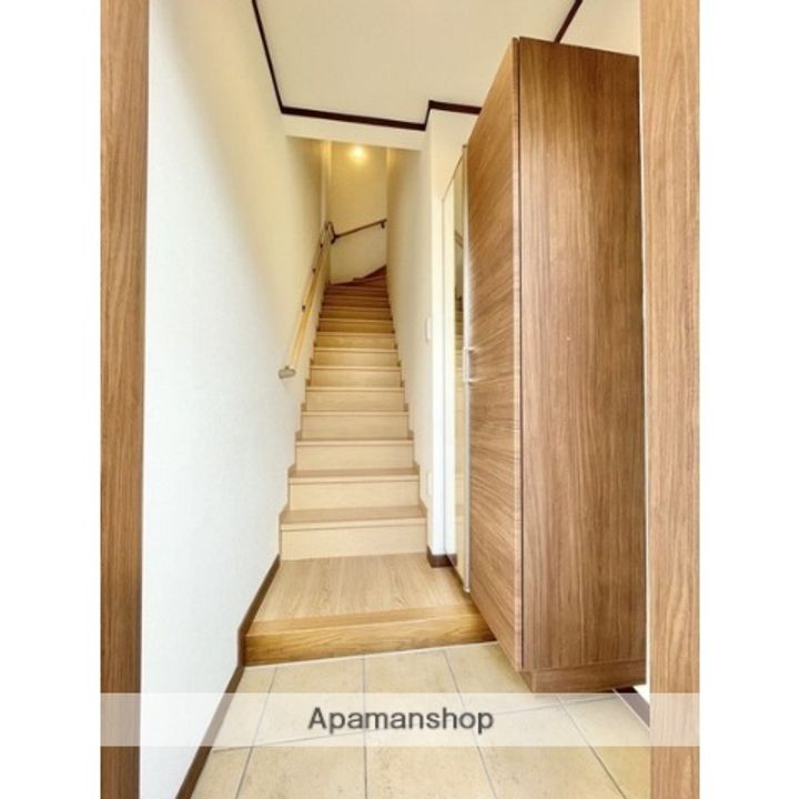 ラド・ヒュース リンドラ203の玄関