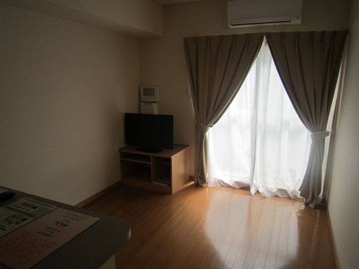 レオパレススィート108の居間