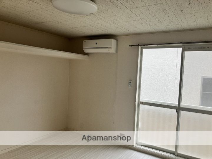 ラポールタナカの居間