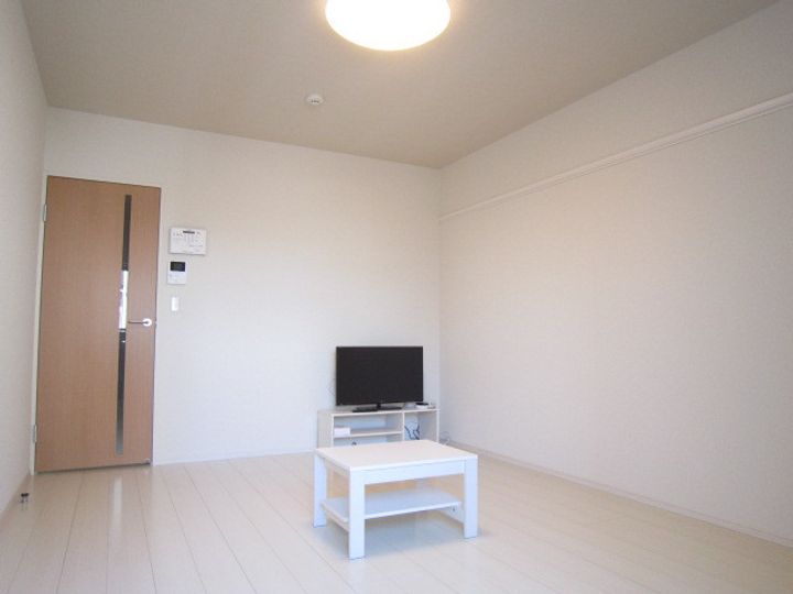 クレイノシュライブ宮内104の居間