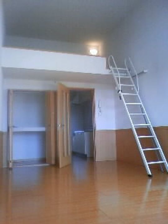 宮城県仙台市宮城野区新田東5丁目の賃貸アパートの居間