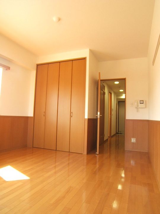 宮城県多賀城市留ケ谷2丁目の賃貸マンションの居間