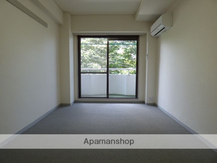 シャンブル向山207の居間