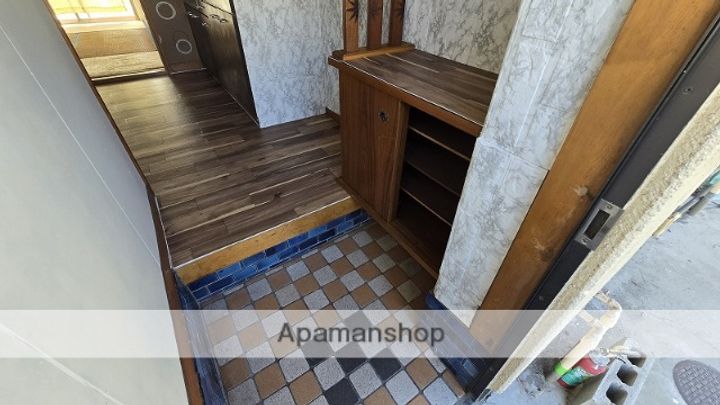 星コーポの玄関