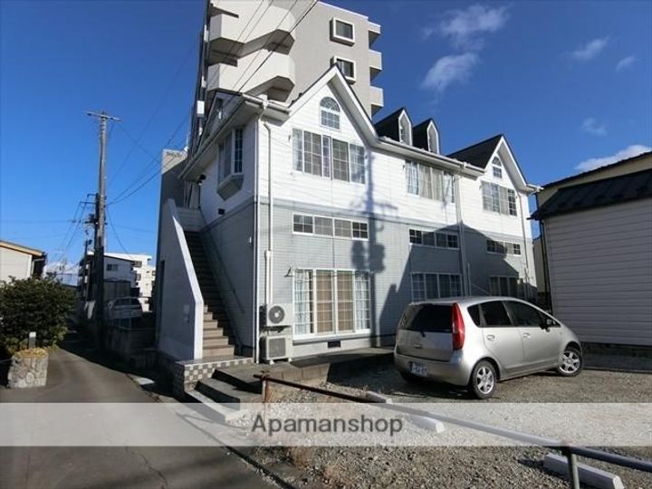 ホワイトキャッスル塩釜の外観