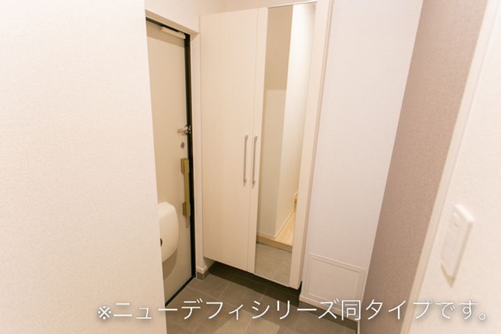 フィオーレHの玄関