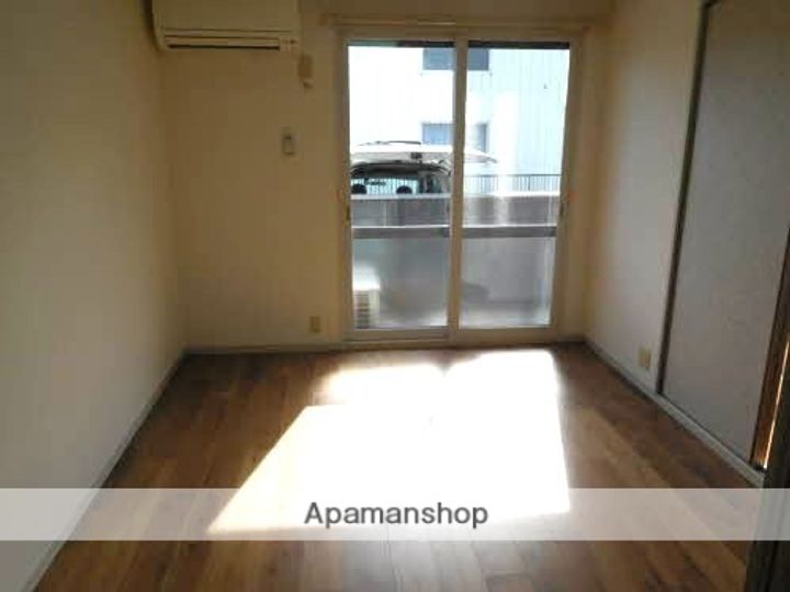 秋田県秋田市牛島西1丁目の賃貸アパートの居間