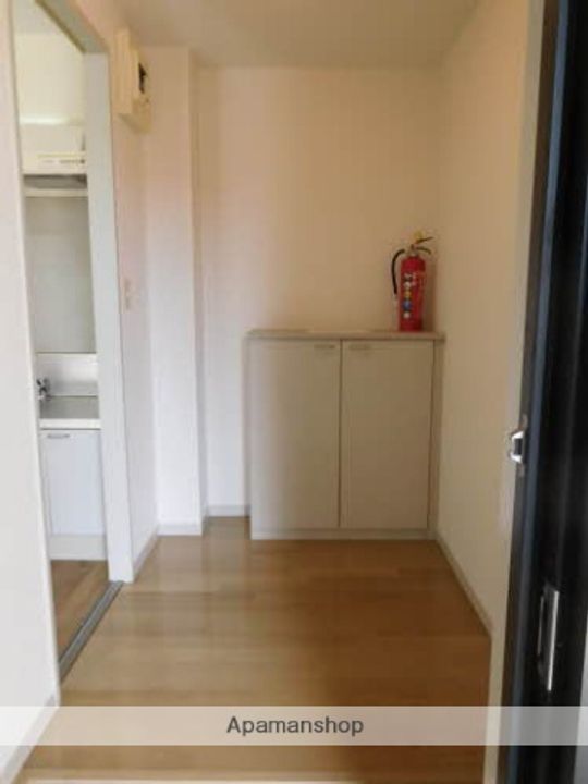 秋田県秋田市牛島西1丁目の賃貸アパートの玄関