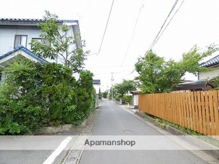 メゾンこまつの周辺
