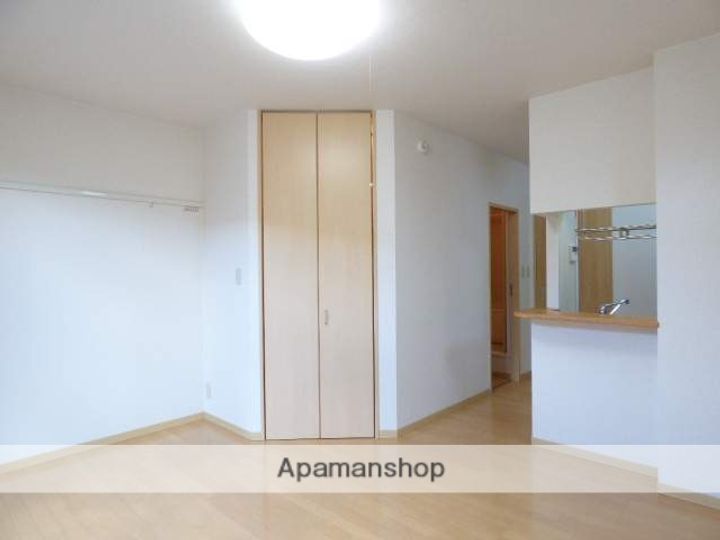 秋田県秋田市旭南2丁目の賃貸アパートの居間