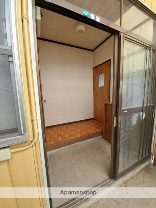 秋田県大仙市飯田字屋舗通の賃貸アパート101の玄関