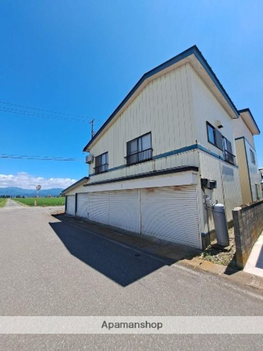 秋田県大仙市飯田字屋舗通の賃貸アパート101の外観