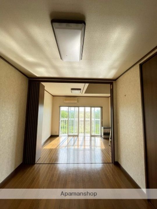 コーポウインザーⅠ203の居間