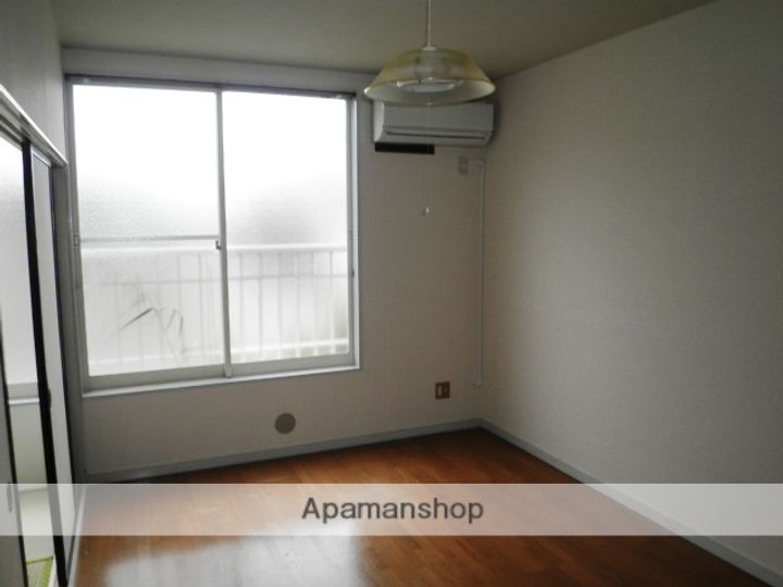 秋田県秋田市泉南3丁目の賃貸アパート102の居間