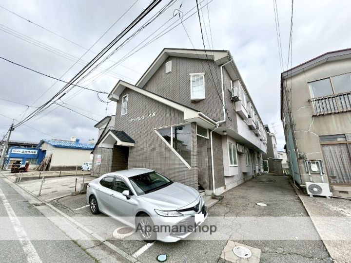 サンパレス大町の外観