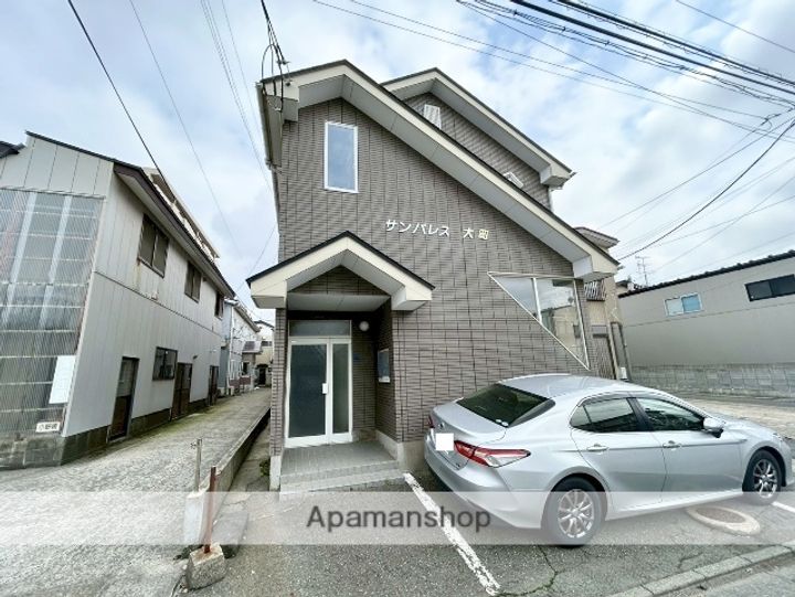 サンパレス大町の外観