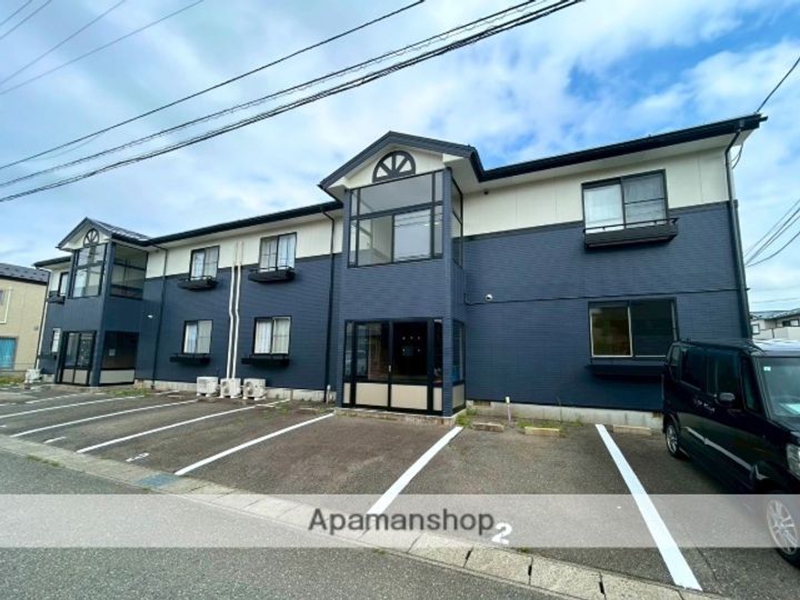 秋田県秋田市新屋比内町の賃貸アパートの外観