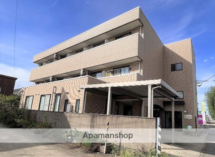 秋田県秋田市川元むつみ町の賃貸マンション203の外観