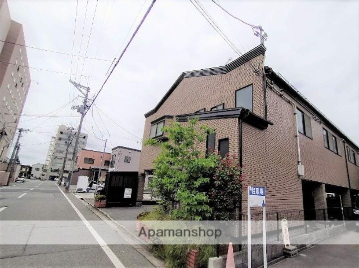 秋田県秋田市大町2丁目の賃貸アパート203の外観