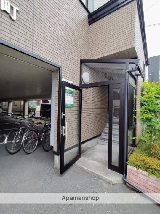 秋田県秋田市大町2丁目の賃貸アパート203の外観