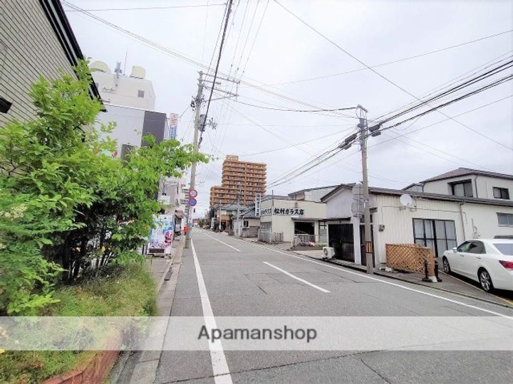 秋田県秋田市大町2丁目の賃貸アパート203の周辺