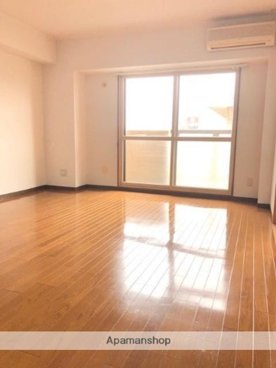 秋田県秋田市山王3丁目の賃貸マンションの居間