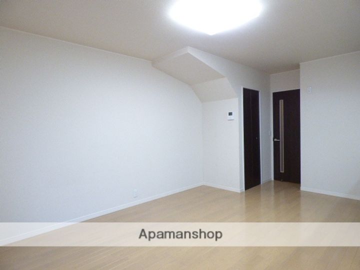 秋田県秋田市牛島東1丁目の賃貸アパートRの居間