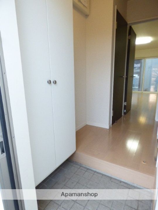 秋田県秋田市牛島東1丁目の賃貸アパートRの玄関