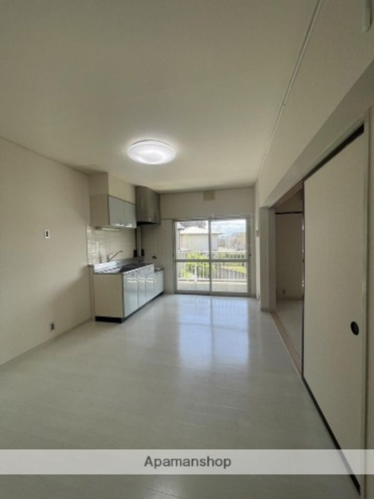 秋田県秋田市旭南3丁目の賃貸マンションの居間