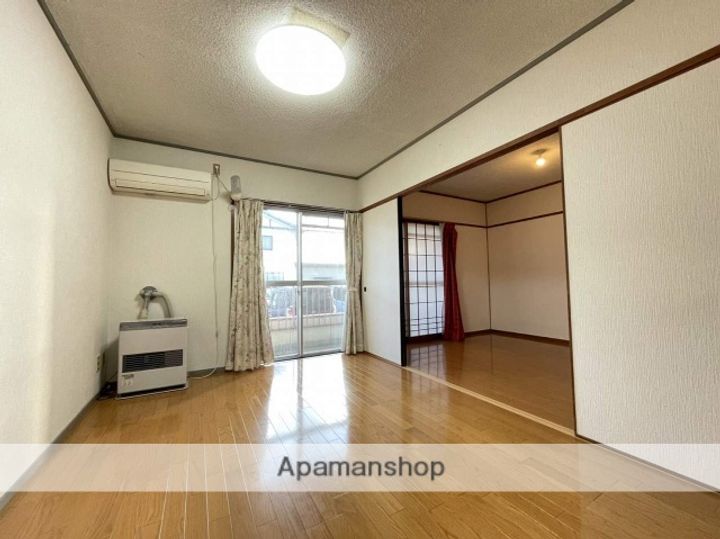 アローマンションの居間