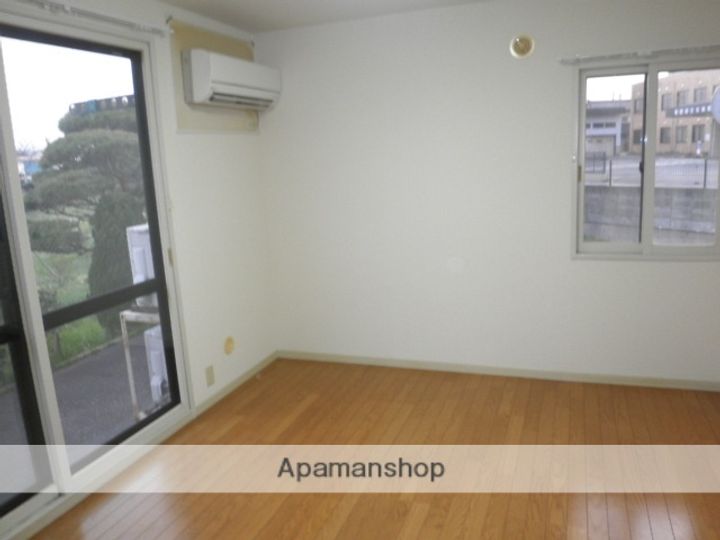 秋田県秋田市牛島西1丁目の賃貸アパート102の居間