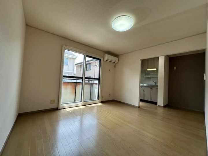 秋田県秋田市寺内後城の賃貸アパートの居間