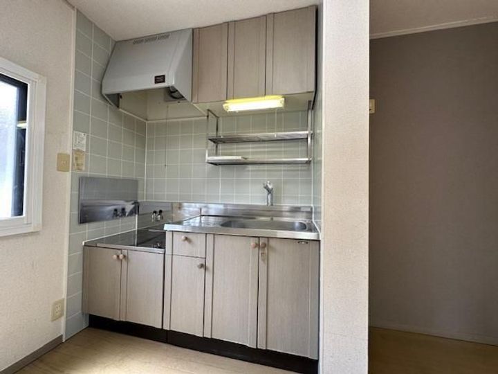 秋田県秋田市寺内後城の賃貸アパートのキッチン