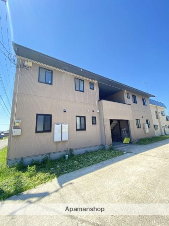 秋田県横手市追廻1丁目の賃貸アパートの外観