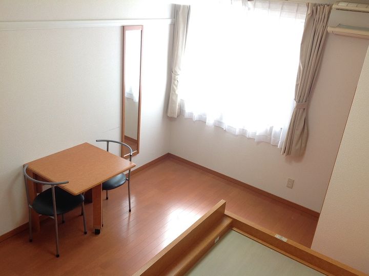 レオパレスYAMOTO109の居間