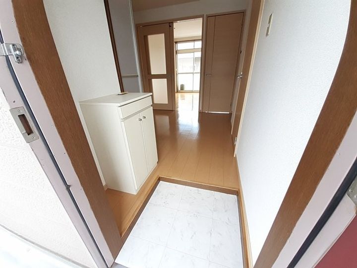 URBANステート迎山Bの玄関