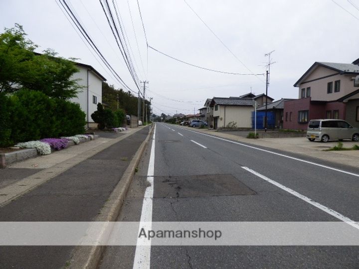 サンパレス岩城の周辺