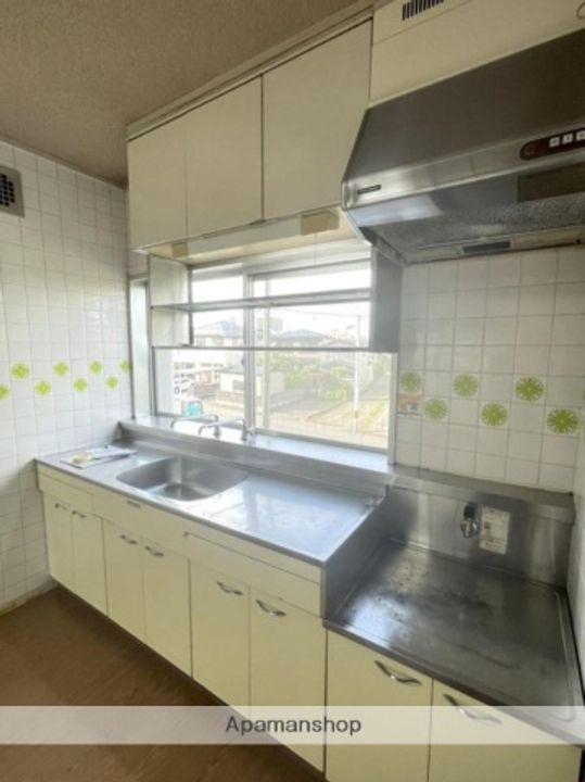 秋田県秋田市川元小川町の賃貸マンションのキッチン