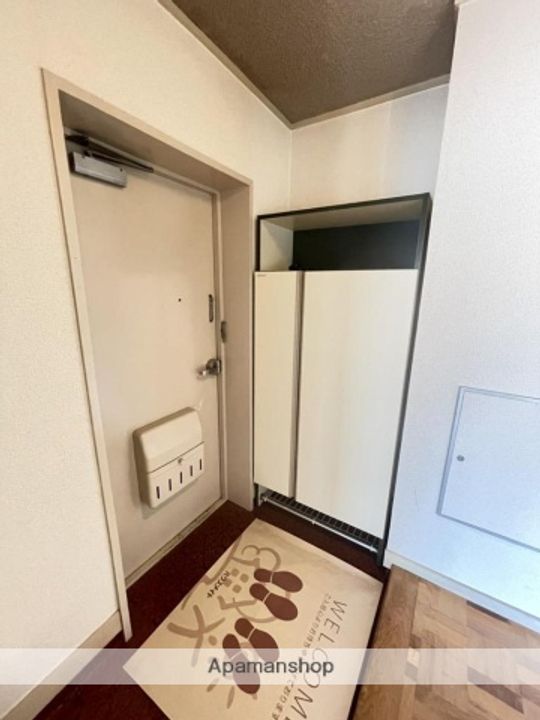 秋田県秋田市川元小川町の賃貸マンションの玄関