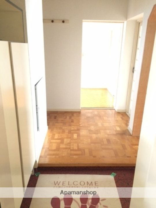 秋田県秋田市川元小川町の賃貸マンションの玄関