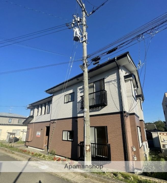 秋田県潟上市天王字追分西の賃貸アパート201の外観