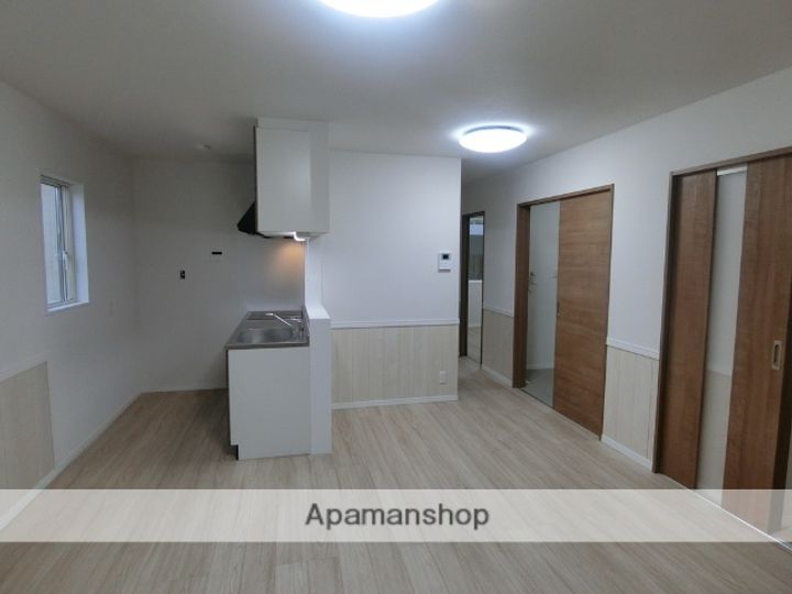 秋田県秋田市南通亀の町の賃貸アパートの居間