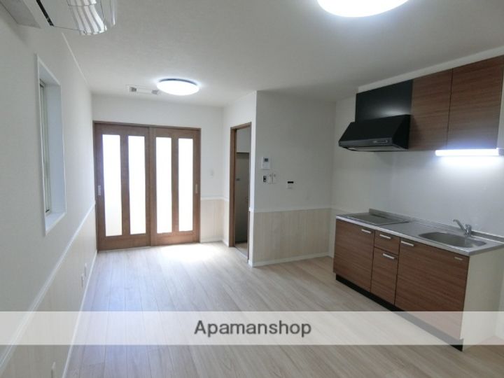 秋田県秋田市南通亀の町の賃貸アパートの居間