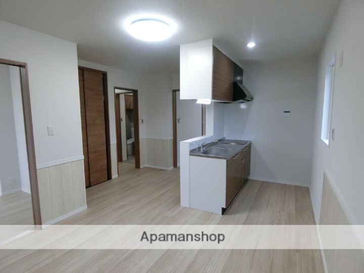 秋田県秋田市南通亀の町の賃貸アパートの居間